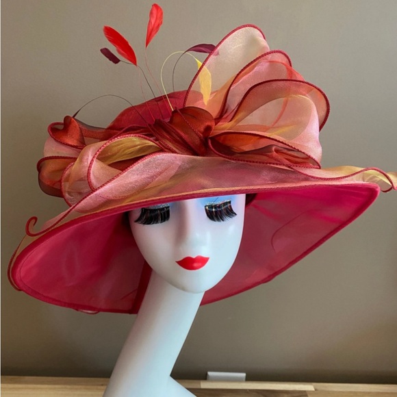 Luxe Kentucky Derby Hat 🆕 Handcrafted from all fine materials Custom Designer 💕